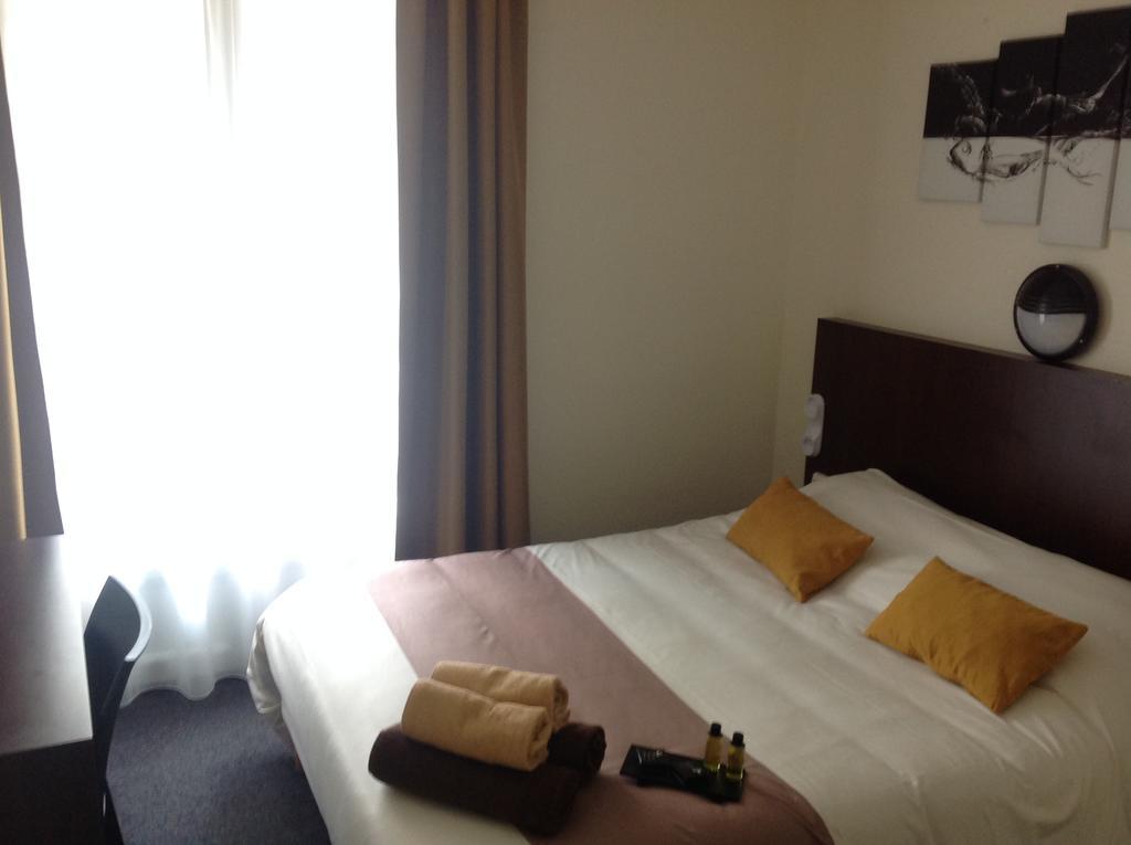 Hotel De La Paix Caen Oda fotoğraf
