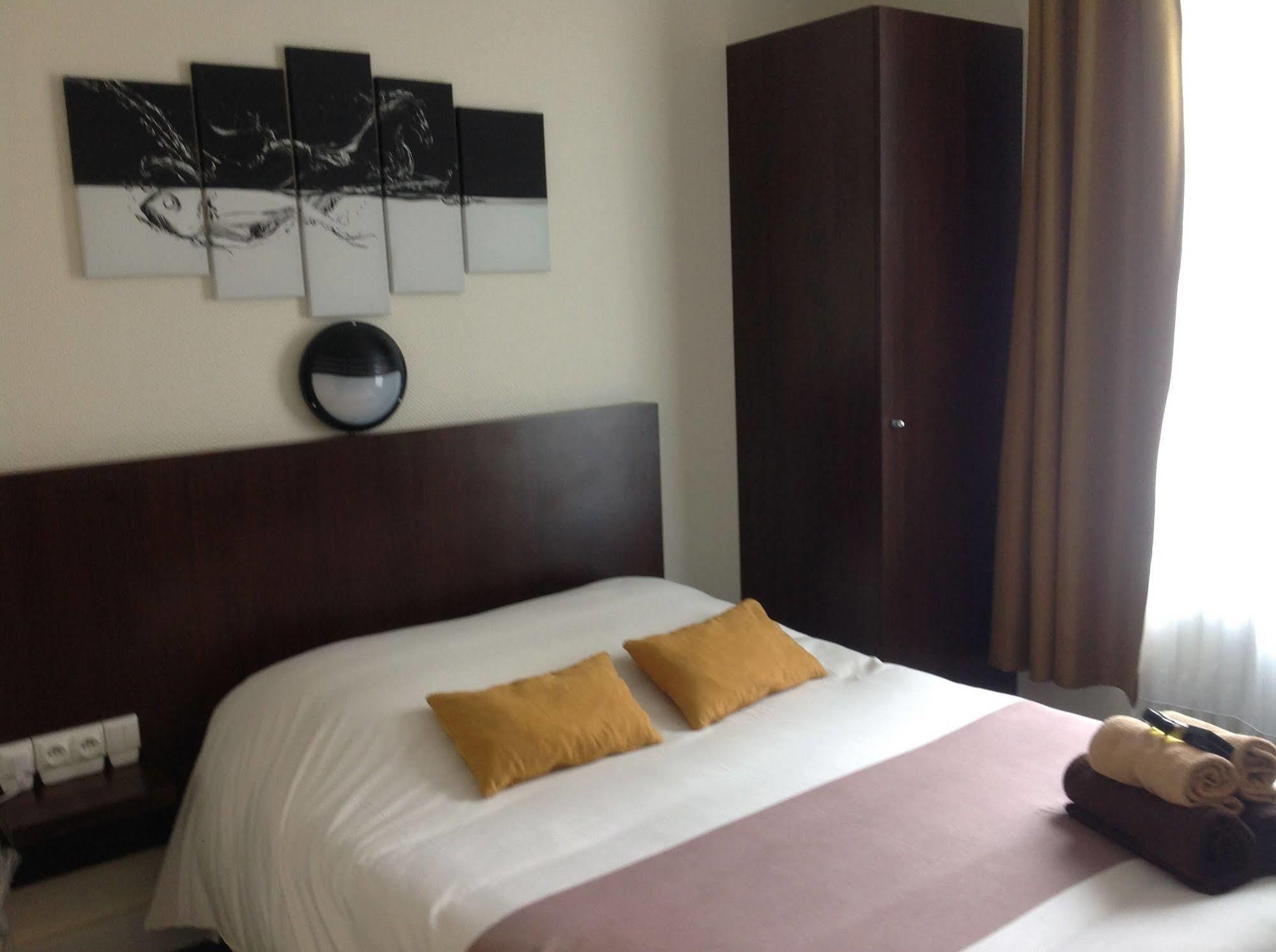 Hotel De La Paix Caen Dış mekan fotoğraf