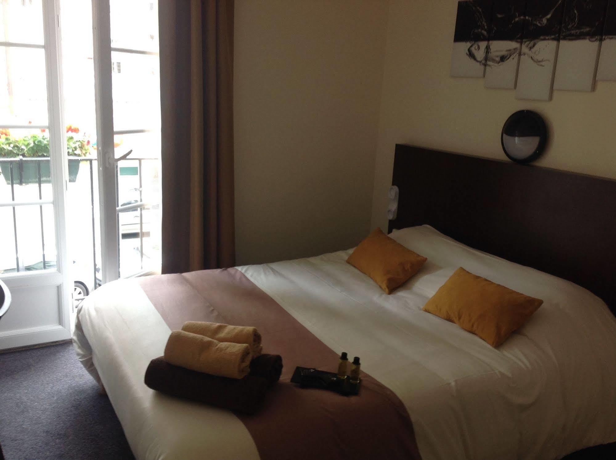 Hotel De La Paix Caen Dış mekan fotoğraf