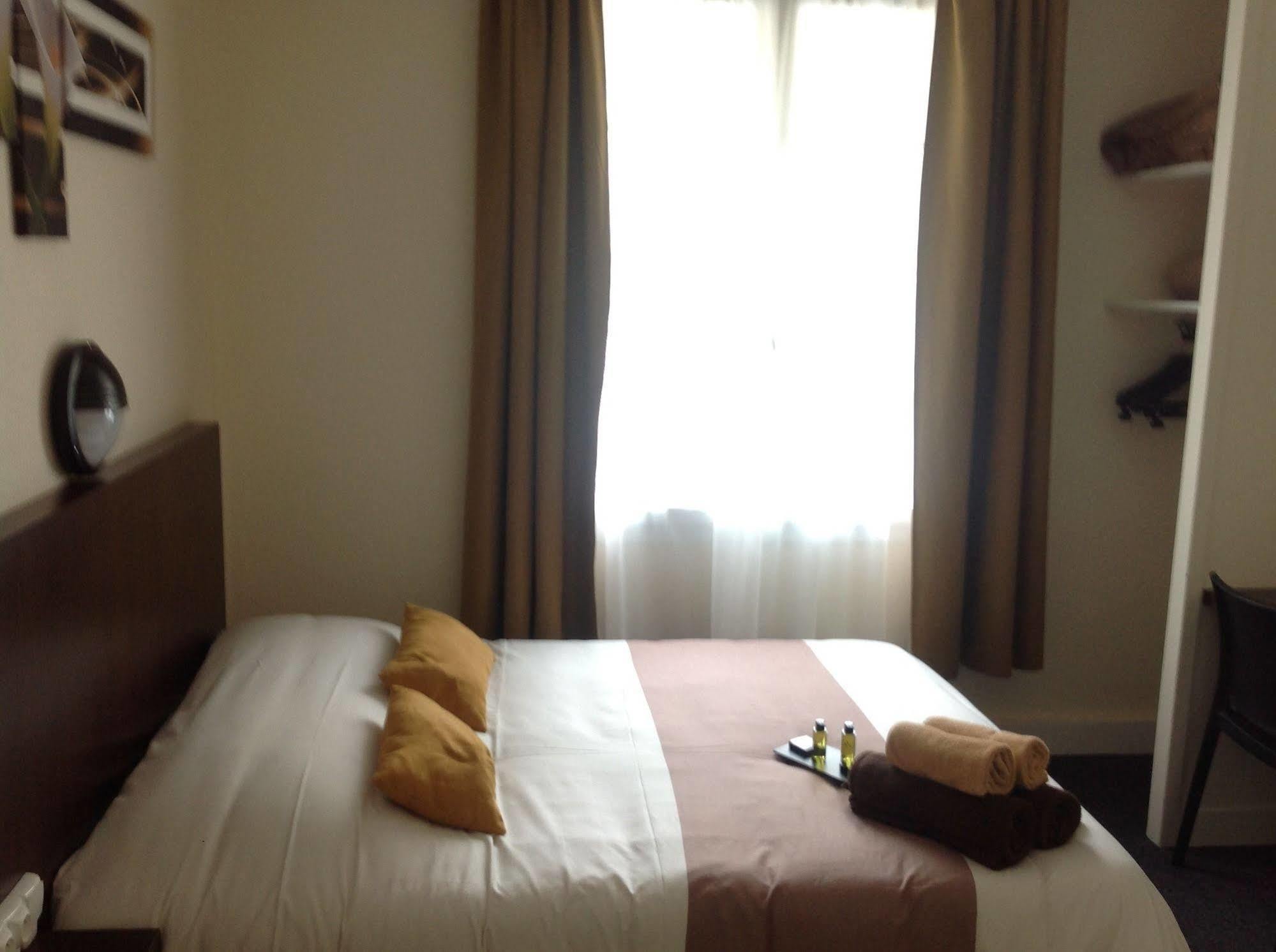 Hotel De La Paix Caen Dış mekan fotoğraf